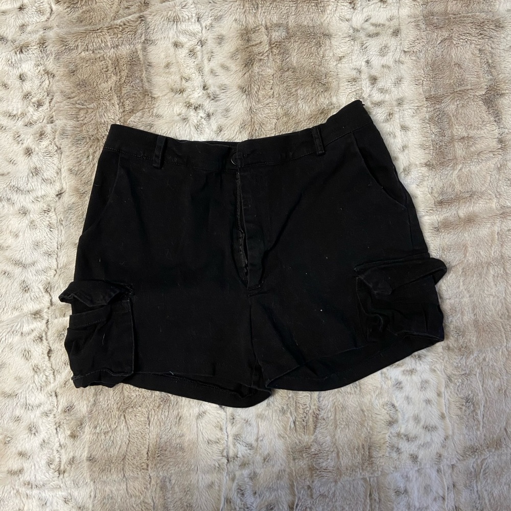 Fashion Nova Medium Black Highwaisted Cargo Shorts